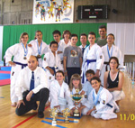 Challenge des Hauts-de-Seine 2006 : cette ann�e encore le club remporte la coupe de la 1�re place en se classant 1er en kumit� et 1er en kata. Bravo pour votre participation et les 48 m�dailles remport�es (20 m�dailles d'or, 10 d'argent, 18 de bronze) !